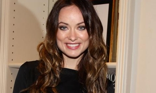  Atriz americana da série 'House' reúne famosas em evento no BR